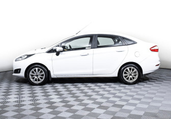 Подержанный автомобиль Ford Fiesta Sedan 2016 года (3 фото)