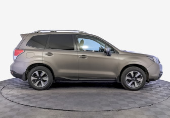 Подержанный автомобиль Subaru Forester Suv 2017 года (4 фото)