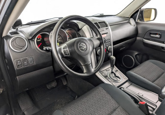 Подержанный автомобиль Suzuki Grand Vitara 2014 года (16 фото)