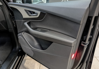 Подержанный автомобиль Audi Q7 2016 года (24 фото)