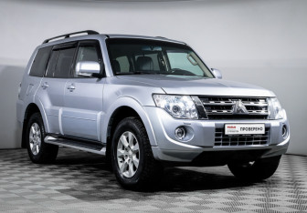 Подержанный автомобиль Mitsubishi Pajero 2013 года (3 фото)