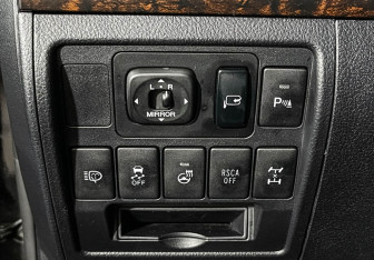 Подержанный автомобиль Toyota Land Cruiser Suv 2013 года (14 фото)