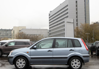 Подержанный автомобиль Ford Fusion 2008 года (6 фото)