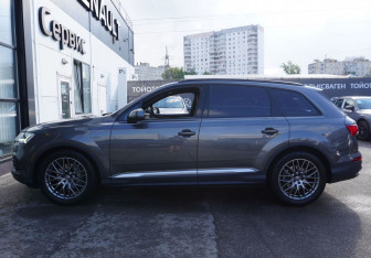 Подержанный автомобиль Audi Q7 2020 года (8 фото)