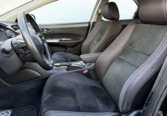Подержанный автомобиль Honda Civic Hatchback 2011 года (10 фото)