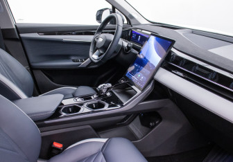 Подержанный автомобиль Geely Atlas 2024 года (10 фото)