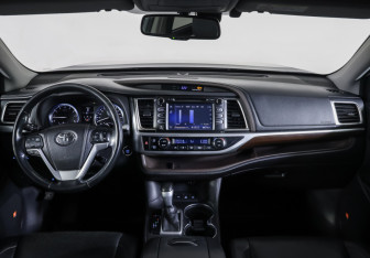 Подержанный автомобиль Toyota Highlander 2014 года (18 фото)