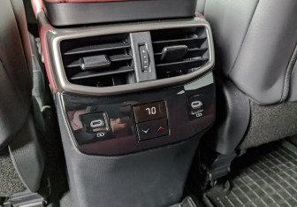 Подержанный автомобиль Lexus RX 2023 года (30 фото)