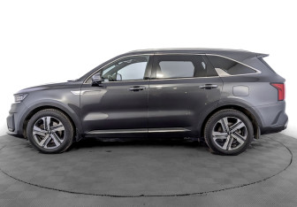 Подержанный автомобиль Kia Sorento 2022 года (8 фото)