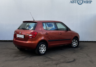 Подержанный автомобиль Skoda Fabia Hatchback 2010 года (5 фото)
