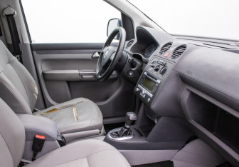 Подержанный автомобиль Volkswagen Caddy Compactvan 2008 года (10 фото)