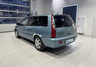 Подержанный автомобиль Mitsubishi Lancer Wagon 2006 года (6 фото)