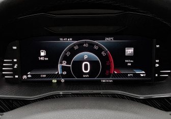 Подержанный автомобиль Skoda Superb Liftback 2025 года (16 фото)