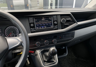 Подержанный автомобиль Volkswagen Transporter Van 2021 года (18 фото)