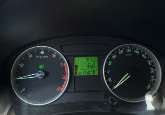 Подержанный автомобиль Skoda Fabia Hatchback 2007 года (15 фото)