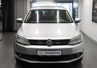 Подержанный автомобиль Volkswagen Jetta Sedan 2012 года (2 фото)