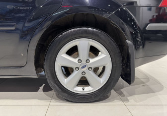 Подержанный автомобиль Ford Focus Sedan 2006 года (17 фото)