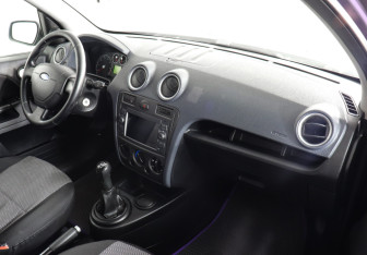 Подержанный автомобиль Ford Fusion 2007 года (8 фото)