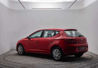 Подержанный автомобиль SEAT Leon Hatchback 2013 года (7 фото)