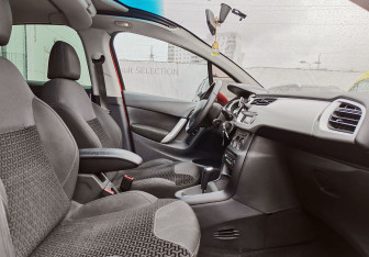 Подержанный автомобиль Citroen C3 Hatchback 2010 года (9 фото)