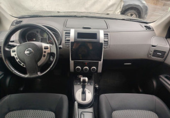 Подержанный автомобиль Nissan X-Trail 2007 года (9 фото)