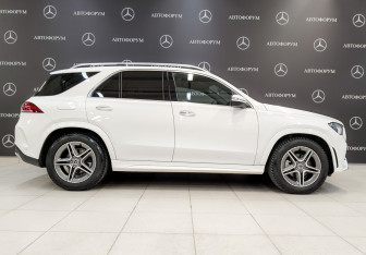 Подержанный автомобиль Mercedes-Benz GLE 2021 года (4 фото)