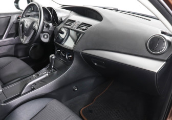Подержанный автомобиль Mazda 3 Sedan 2012 года (10 фото)