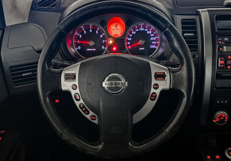 Подержанный автомобиль Nissan X-Trail 2008 года (17 фото)