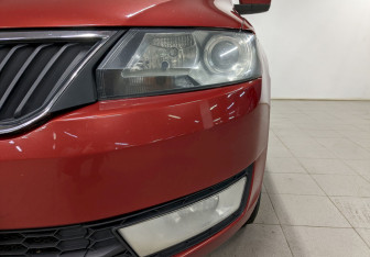 Подержанный автомобиль Skoda Rapid Liftback 2014 года (16 фото)