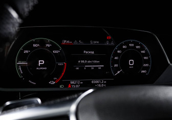 Подержанный автомобиль Audi e-tron 2020 года (11 фото)
