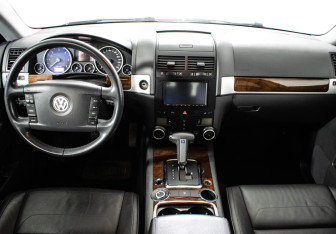Подержанный автомобиль Volkswagen Touareg 2009 года (12 фото)