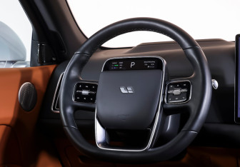 Подержанный автомобиль LiXiang L7 2024 года (16 фото)