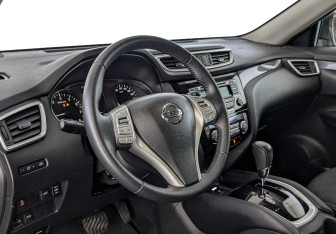 Подержанный автомобиль Nissan X-Trail 2018 года (15 фото)