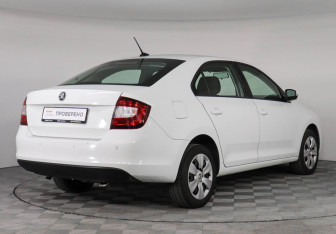 Подержанный автомобиль Skoda Rapid Liftback 2018 года (5 фото)