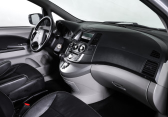 Подержанный автомобиль Mitsubishi Grandis 2008 года (11 фото)