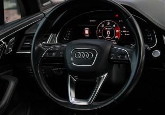 Подержанный автомобиль Audi Q7 2019 года (11 фото)