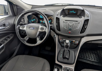 Подержанный автомобиль Ford Kuga 2016 года (28 фото)