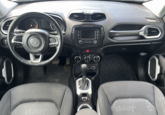 Подержанный автомобиль Jeep Renegade 2017 года (10 фото)