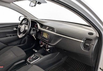 Подержанный автомобиль Kia Rio Hatchback 2021 года (11 фото)