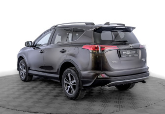 Подержанный автомобиль Toyota RAV4 2018 года (8 фото)