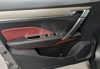 Подержанный автомобиль Geely Coolray 2023 года (11 фото)