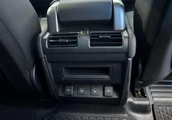 Подержанный автомобиль Land Rover Defender Suv 2021 года (9 фото)