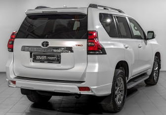Подержанный автомобиль Toyota Land Cruiser Prado 2019 года (5 фото)