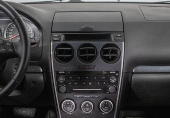 Подержанный автомобиль Mazda 6 Liftback 2006 года (14 фото)