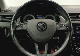 Подержанный автомобиль Skoda Octavia Liftback 2018 года (12 фото)