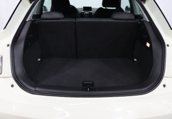 Подержанный автомобиль Audi A1 2011 года (19 фото)