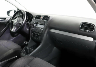 Подержанный автомобиль Volkswagen Golf Hatchback 2011 года (5 фото)