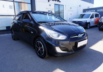 Подержанный автомобиль Hyundai Solaris Sedan 2011 года (3 фото)