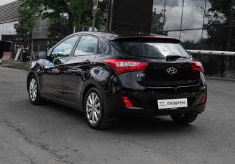 Подержанный автомобиль Hyundai i30 Hatchback 2012 года (6 фото)