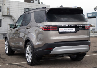 Подержанный автомобиль Land Rover Discovery 2021 года (7 фото)